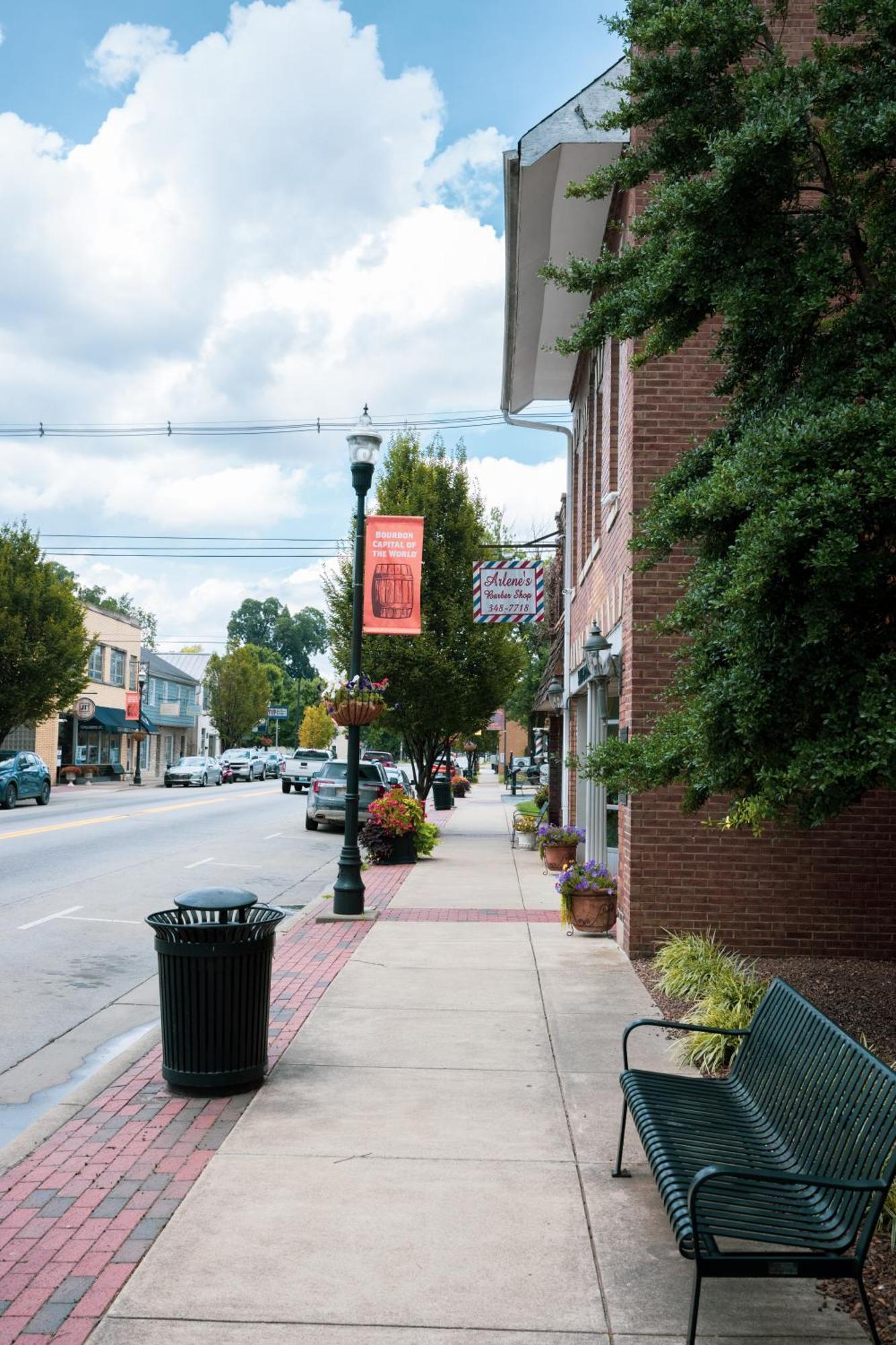 Distill-Inn Bardstown Exterior photo